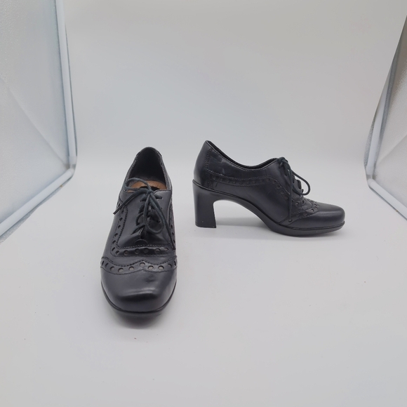 Earth Periwinkle Elegant Black Leather Women's Heeled Shoes Sz 5B - Picture 2 of 9